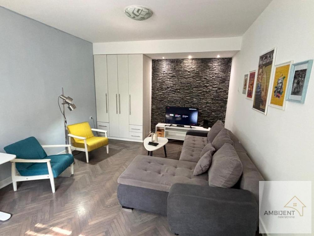 Stan na prodaju u Beogradu, Karaburma, dvosoban, 42m2, cena 120000 evra