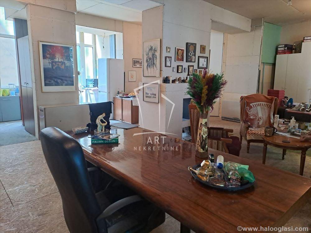 Stan na prodaju u Beogradu, Kalenić pijaca, trosoban, 72m2, cena 328500 evra