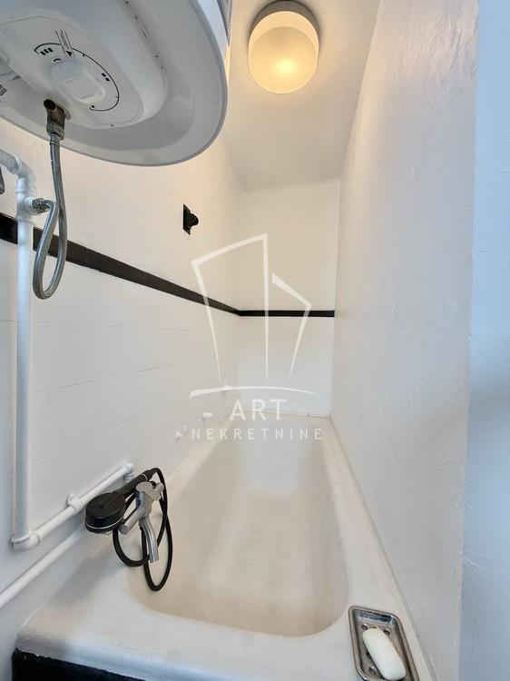 Stan na prodaju u Beogradu, Stari grad, jednoiposoban, 43m2, cena 300000 evra