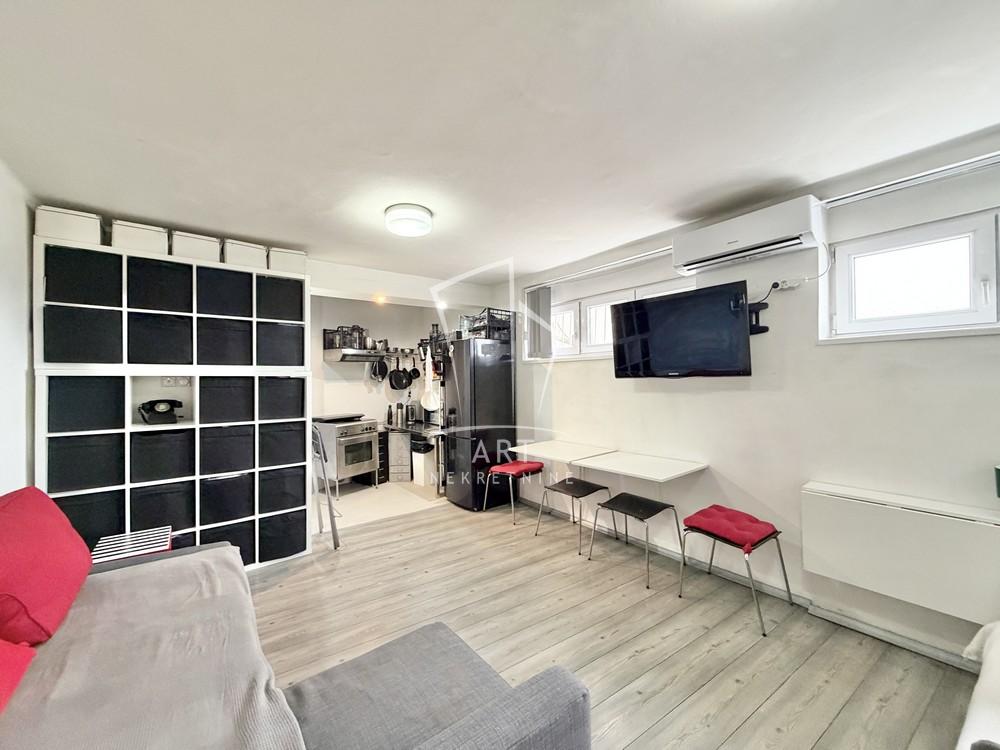 Stan na prodaju u Beogradu, Stari grad, jednoiposoban, 43m2, cena 300000 evra