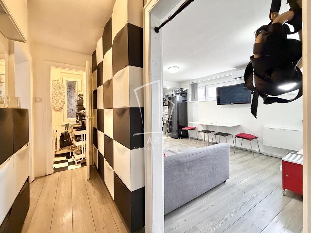 Stan na prodaju u Beogradu, Stari grad, jednoiposoban, 43m2, cena 300000 evra