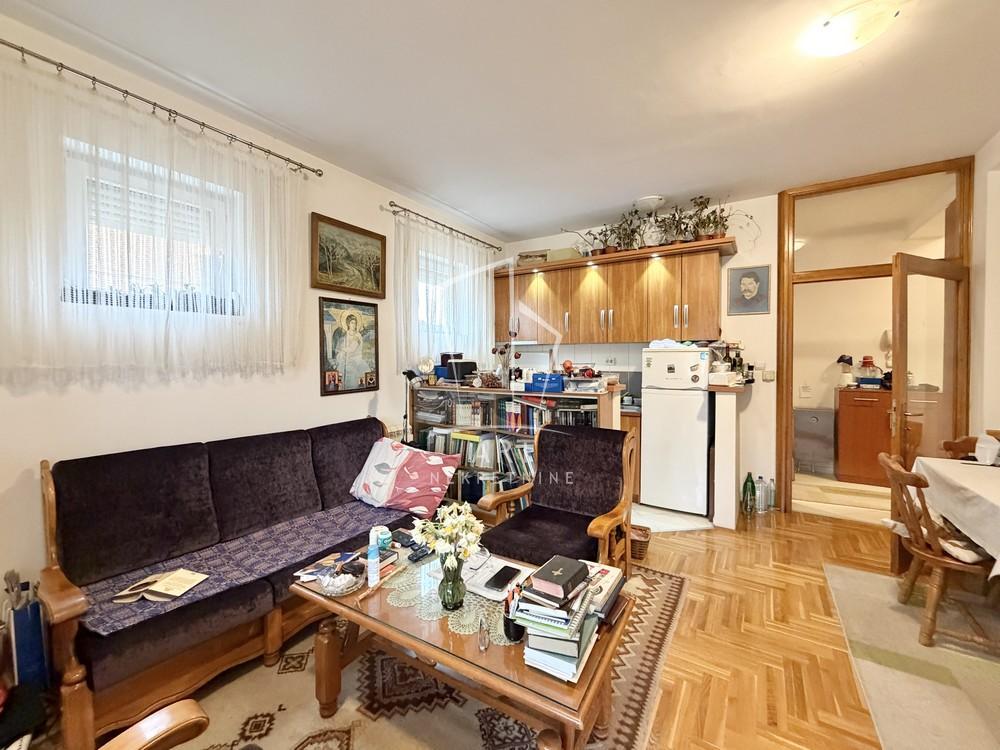 Stan na prodaju u Beogradu, Zemun, jednoiposoban, 36m2, cena 85600 evra