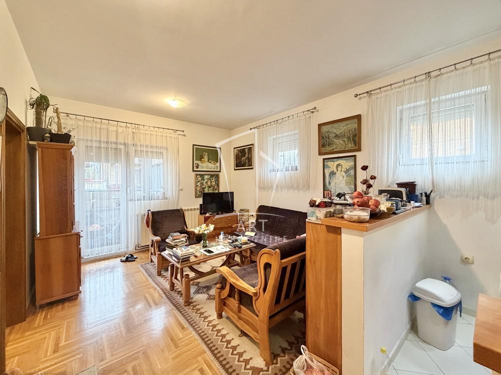 Stan na prodaju u Beogradu, Zemun, jednoiposoban, 36m2, cena 85600 evra