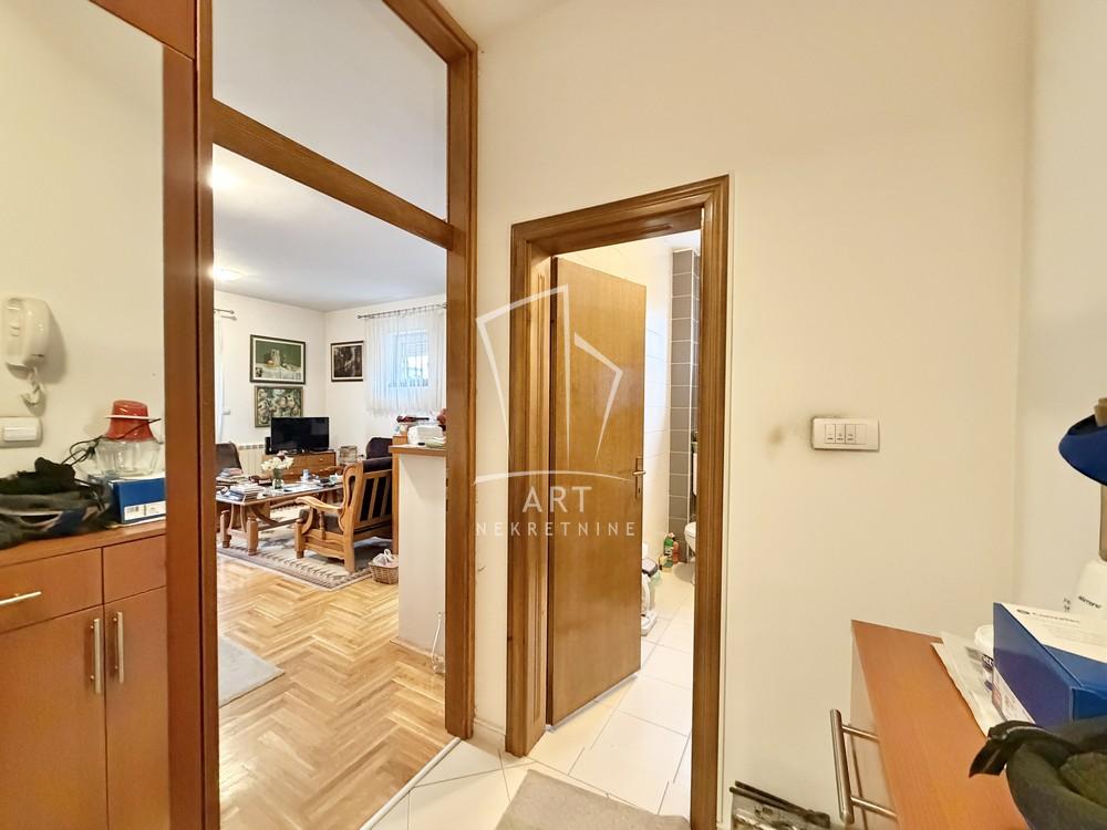 Stan na prodaju u Beogradu, Zemun, jednoiposoban, 36m2, cena 85600 evra