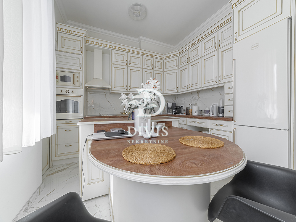 Stan na prodaju u Beogradu, Krunski venac, trosoban, 100m2, cena 495000 evra