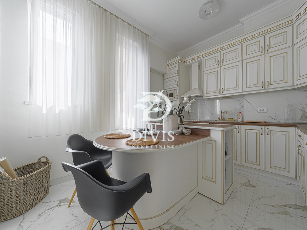 Stan na prodaju u Beogradu, Krunski venac, trosoban, 100m2, cena 495000 evra