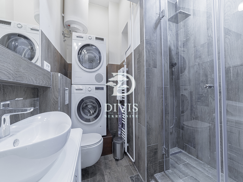 Stan na prodaju u Beogradu, Krunski venac, trosoban, 100m2, cena 495000 evra