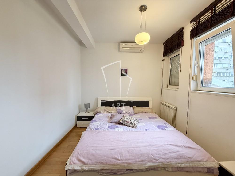 Stan na prodaju u Beogradu, Vračar, trosoban, 84m2, cena 299000 evra