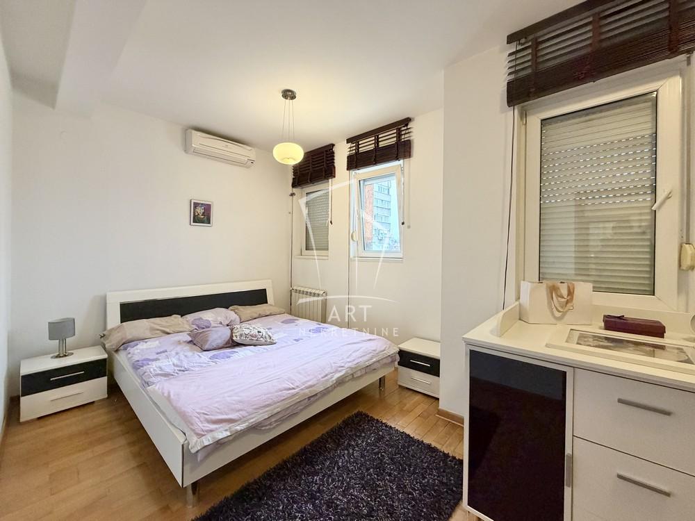 Stan na prodaju u Beogradu, Vračar, trosoban, 84m2, cena 299000 evra