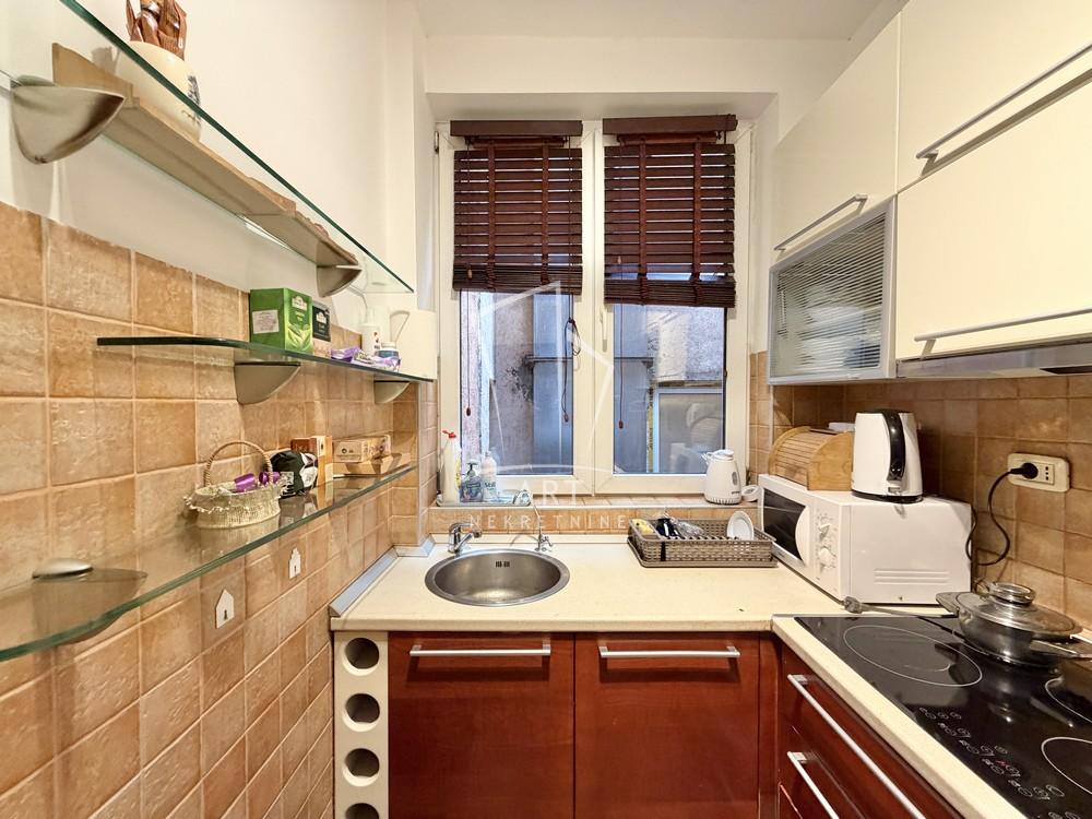 Stan na prodaju u Beogradu, Vračar, trosoban, 84m2, cena 299000 evra