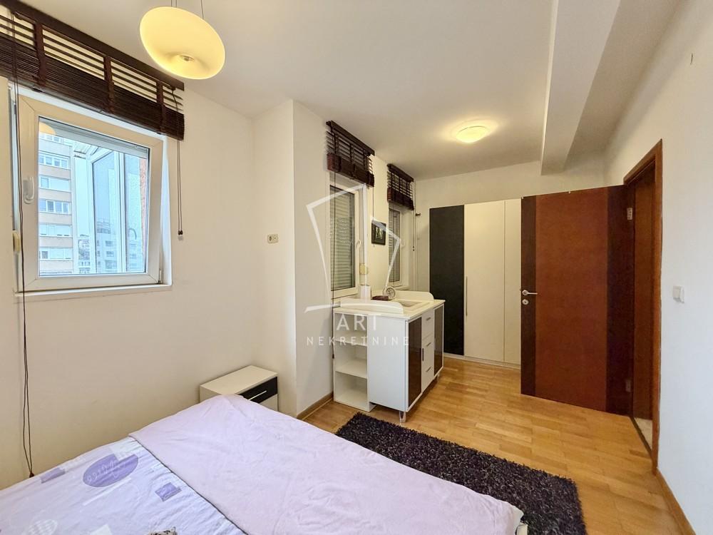 Stan na prodaju u Beogradu, Vračar, trosoban, 84m2, cena 299000 evra