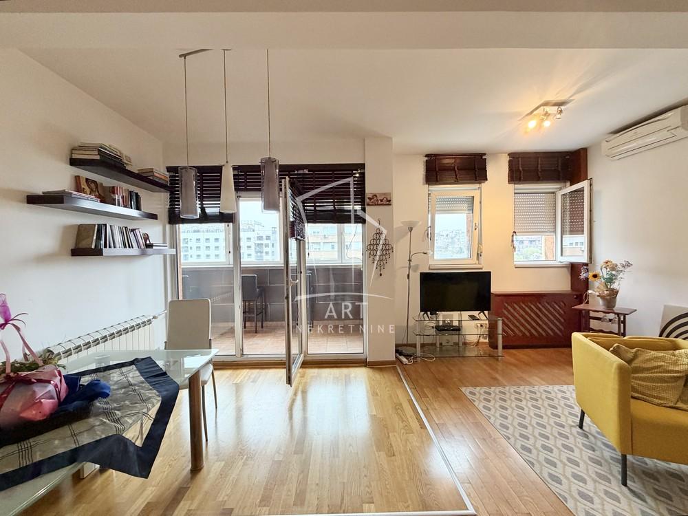 Stan na prodaju u Beogradu, Vračar, trosoban, 84m2, cena 299000 evra