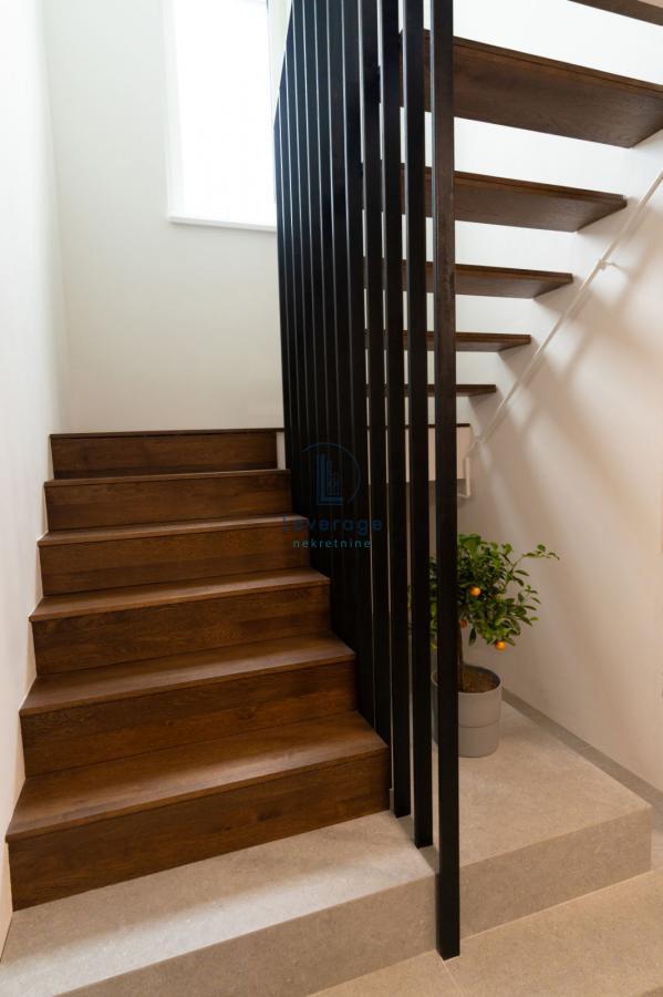 Stan na prodaju u Beogradu, 135m2, cena 212135 evra