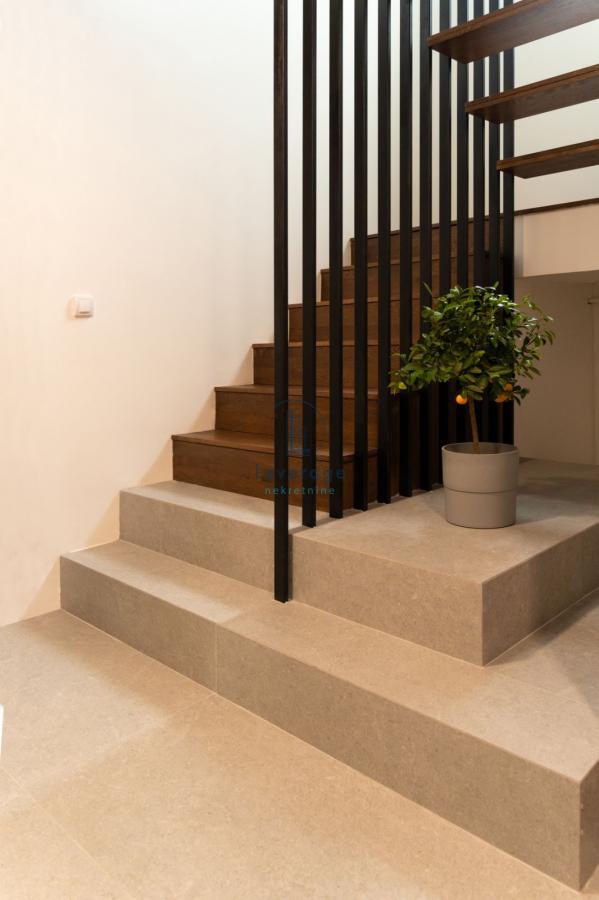 Stan na prodaju u Beogradu, 135m2, cena 212135 evra