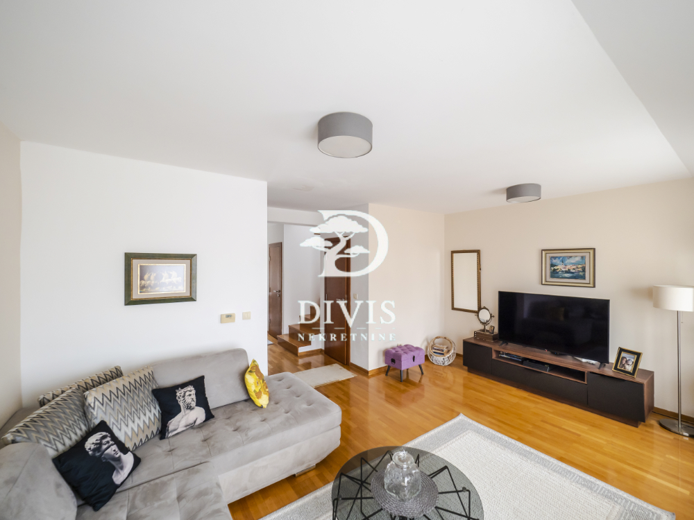 Stan na prodaju u Beogradu, Lion, trosoban, 94m2, cena 352000 evra