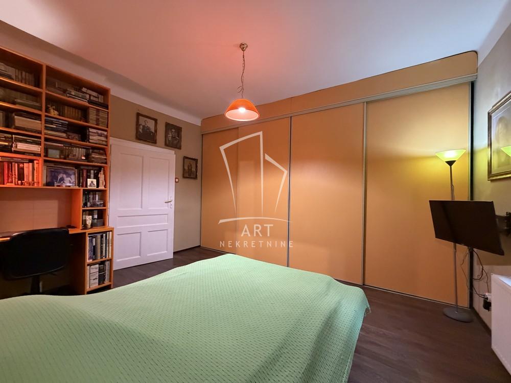 Stan na prodaju u Beogradu, Stari grad, cetvorosoban, 69m2, cena 310000 evra