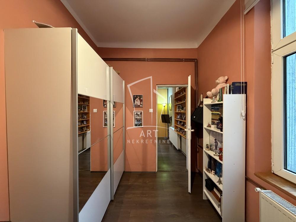 Stan na prodaju u Beogradu, Stari grad, cetvorosoban, 69m2, cena 310000 evra