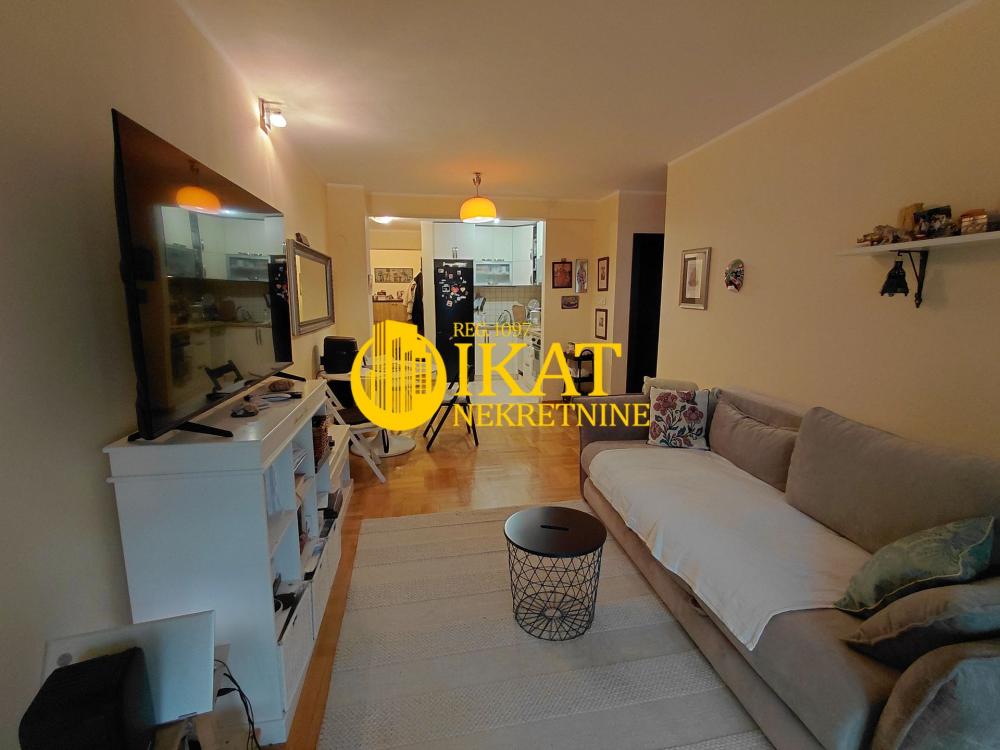 Stan na prodaju u Beogradu, Zvezdara, trosoban, 61m2, cena 220000 evra