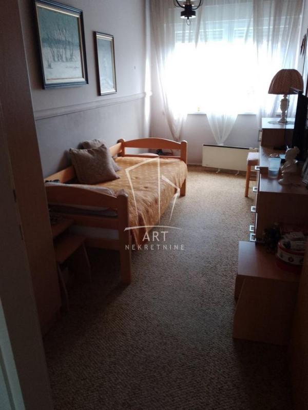 Stan na prodaju u Beogradu, Žarkovo, dvoiposoban, 68m2, cena 135000 evra