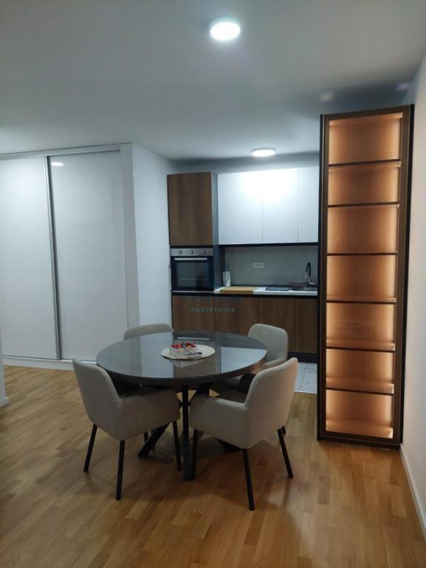 Stan na prodaju u Beogradu, Višnjička banja, trosoban, 67m2, cena 219000 evra