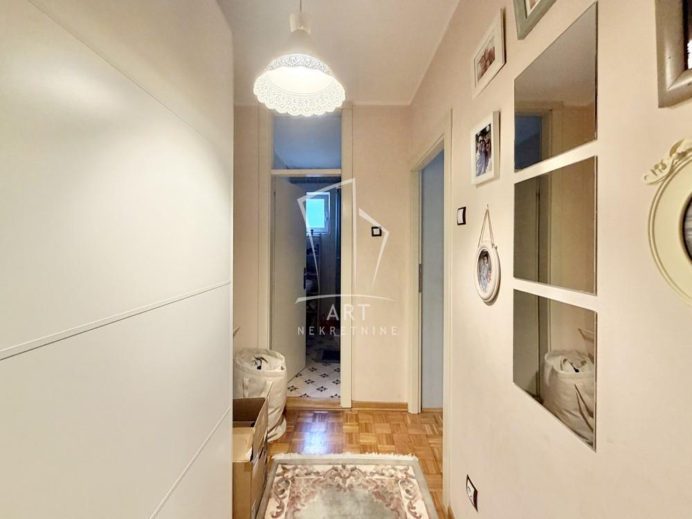 Stan na prodaju u Beogradu, Banjica, dvoiposoban, 75m2, cena 230000 evra