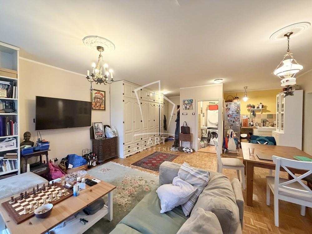 Stan na prodaju u Beogradu, Banjica, dvoiposoban, 75m2, cena 230000 evra