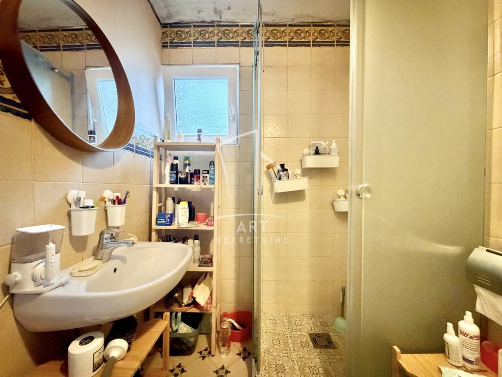 Stan na prodaju u Beogradu, Banjica, dvoiposoban, 75m2, cena 230000 evra