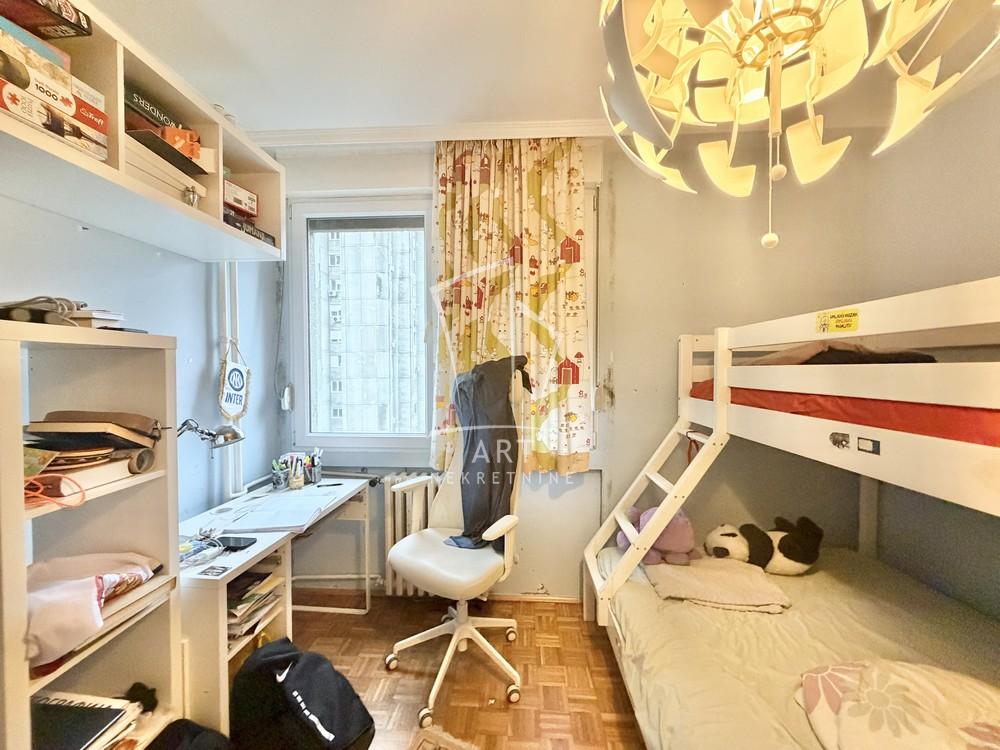 Stan na prodaju u Beogradu, Banjica, dvoiposoban, 75m2, cena 230000 evra