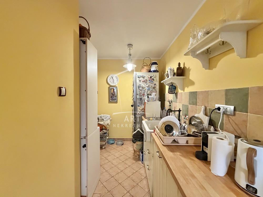 Stan na prodaju u Beogradu, Banjica, dvoiposoban, 75m2, cena 230000 evra