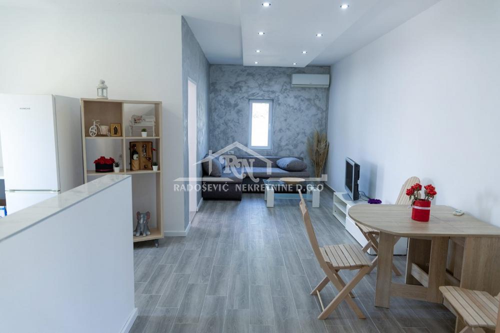 Stan na prodaju u Beogradu, Rakovica, trosoban, 71m2, cena 127800 evra