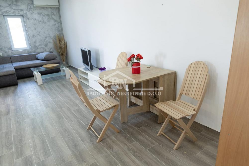 Stan na prodaju u Beogradu, Rakovica, trosoban, 71m2, cena 127800 evra