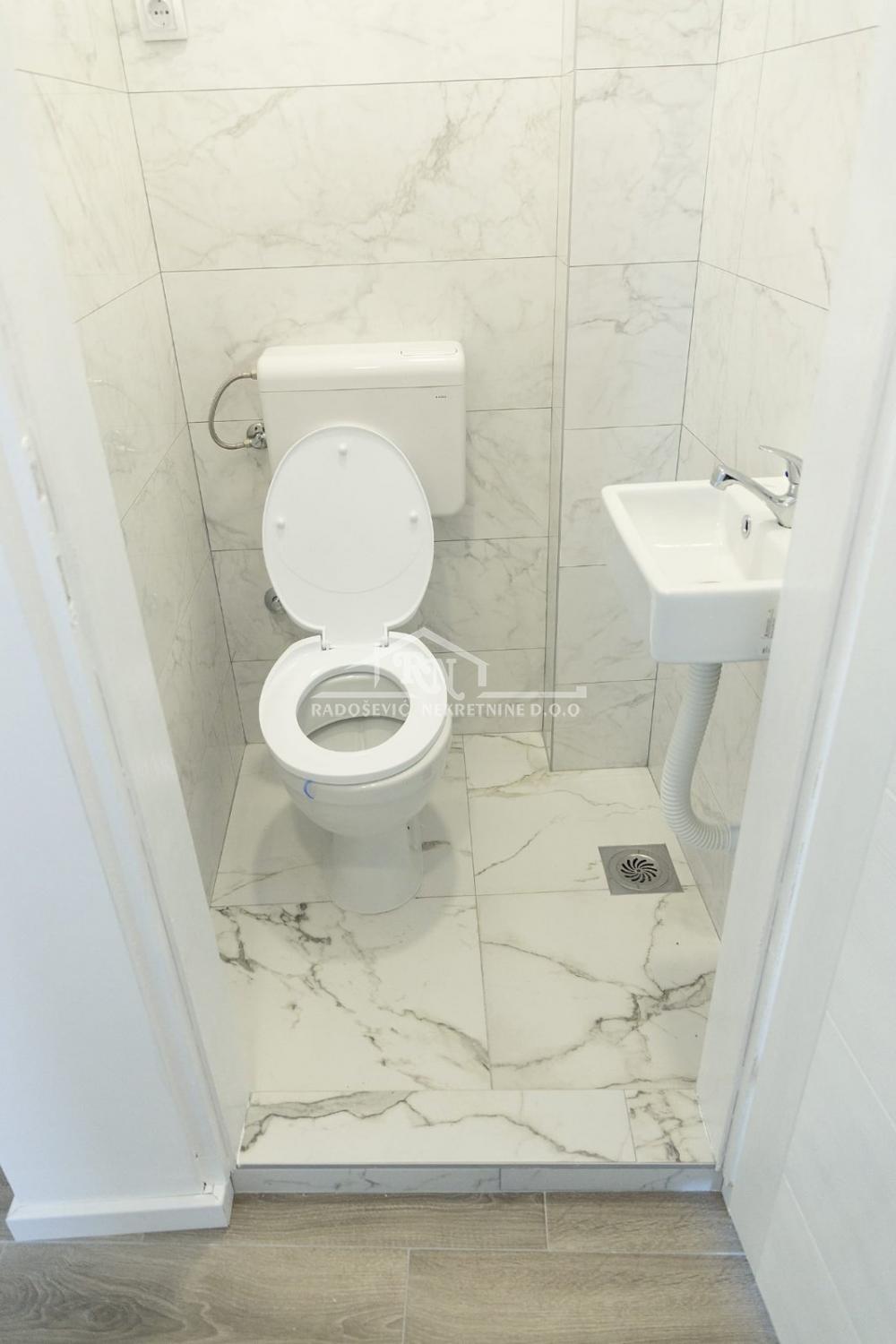 Stan na prodaju u Beogradu, Rakovica, trosoban, 71m2, cena 127800 evra