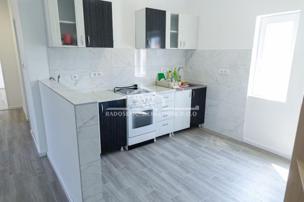 Stan na prodaju u Beogradu, Rakovica, trosoban, 71m2, cena 127800 evra