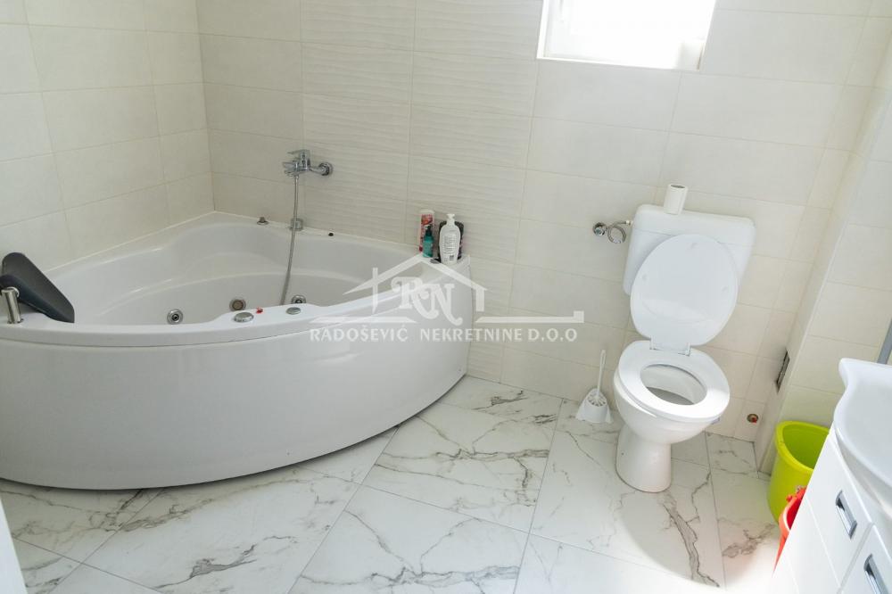 Stan na prodaju u Beogradu, Rakovica, trosoban, 71m2, cena 127800 evra