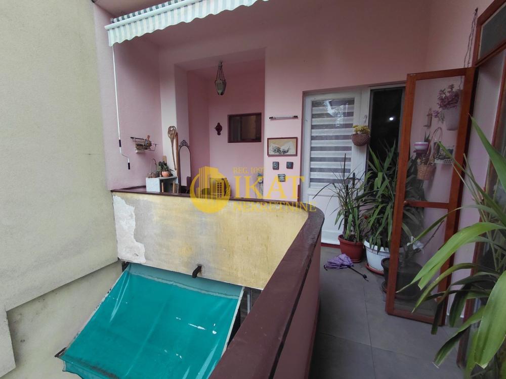 Stan na prodaju u Beogradu, Zemun, cetvorosoban, 110m2, cena 400000 evra