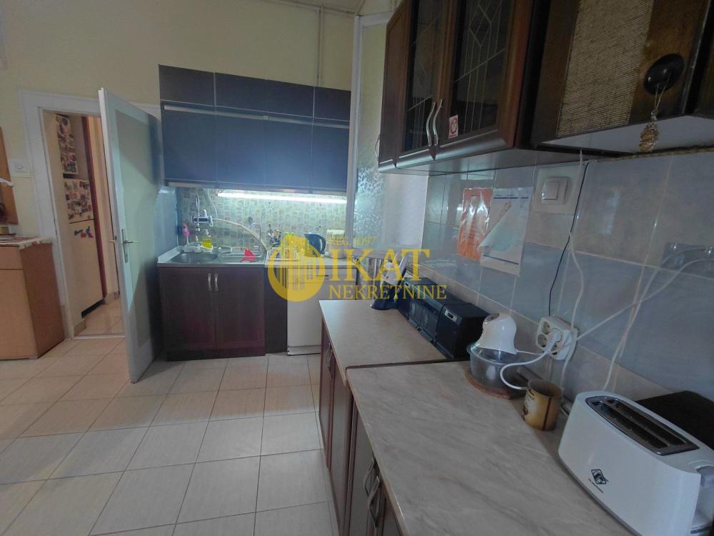 Stan na prodaju u Beogradu, Zemun, cetvorosoban, 110m2, cena 400000 evra