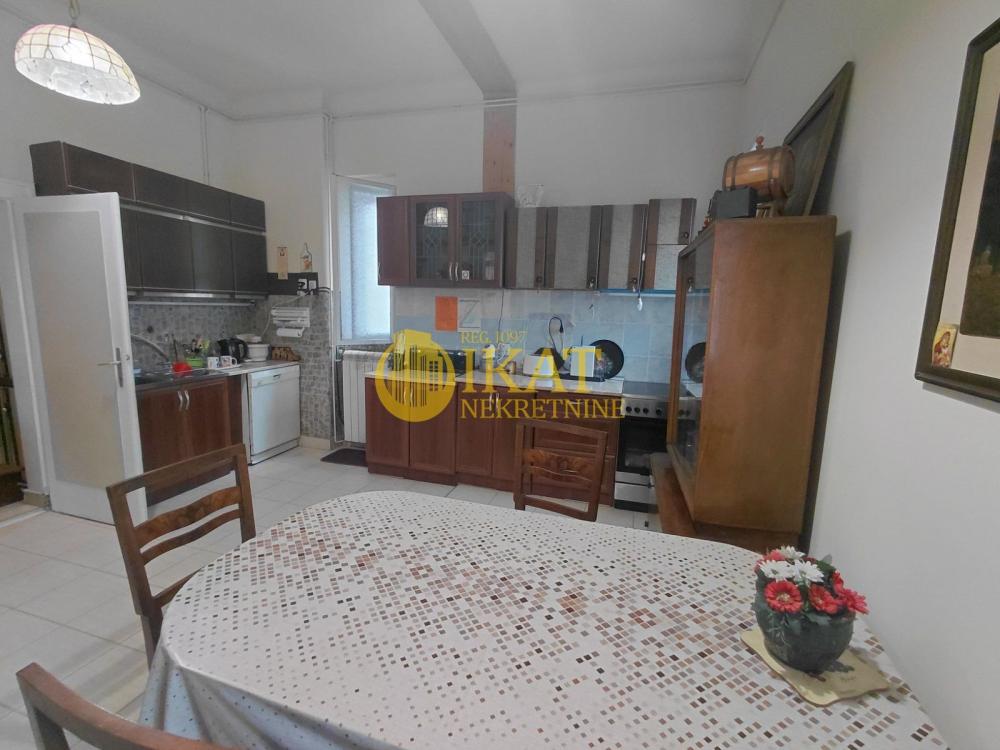 Stan na prodaju u Beogradu, Zemun, cetvorosoban, 110m2, cena 400000 evra