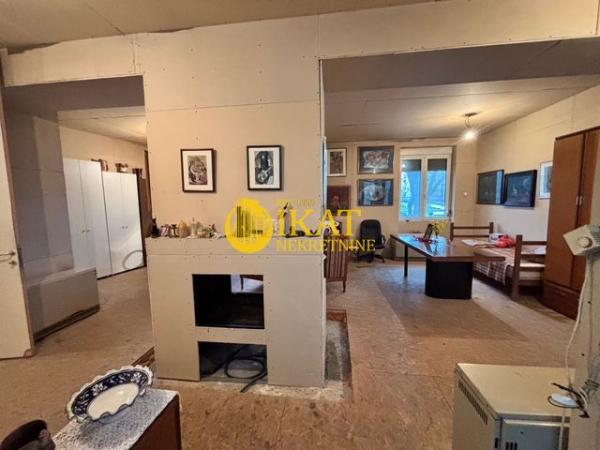 Stan na prodaju u Beogradu, Kalenić pijaca, trosoban, 86m2, cena 328500 evra