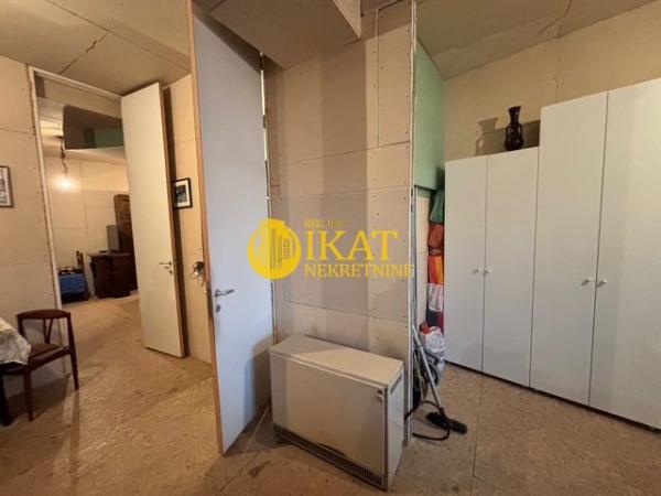 Stan na prodaju u Beogradu, Kalenić pijaca, trosoban, 86m2, cena 328500 evra