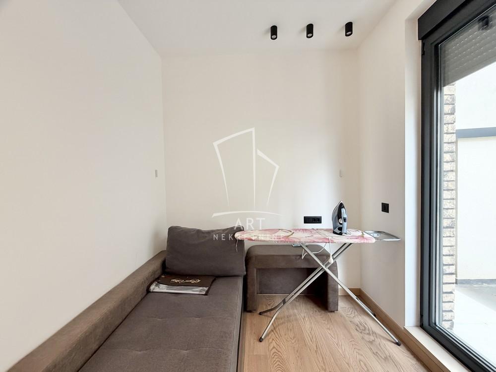 Stan na prodaju u Beogradu, Pašino brdo, trosoban, 54m2, cena 330000 evra