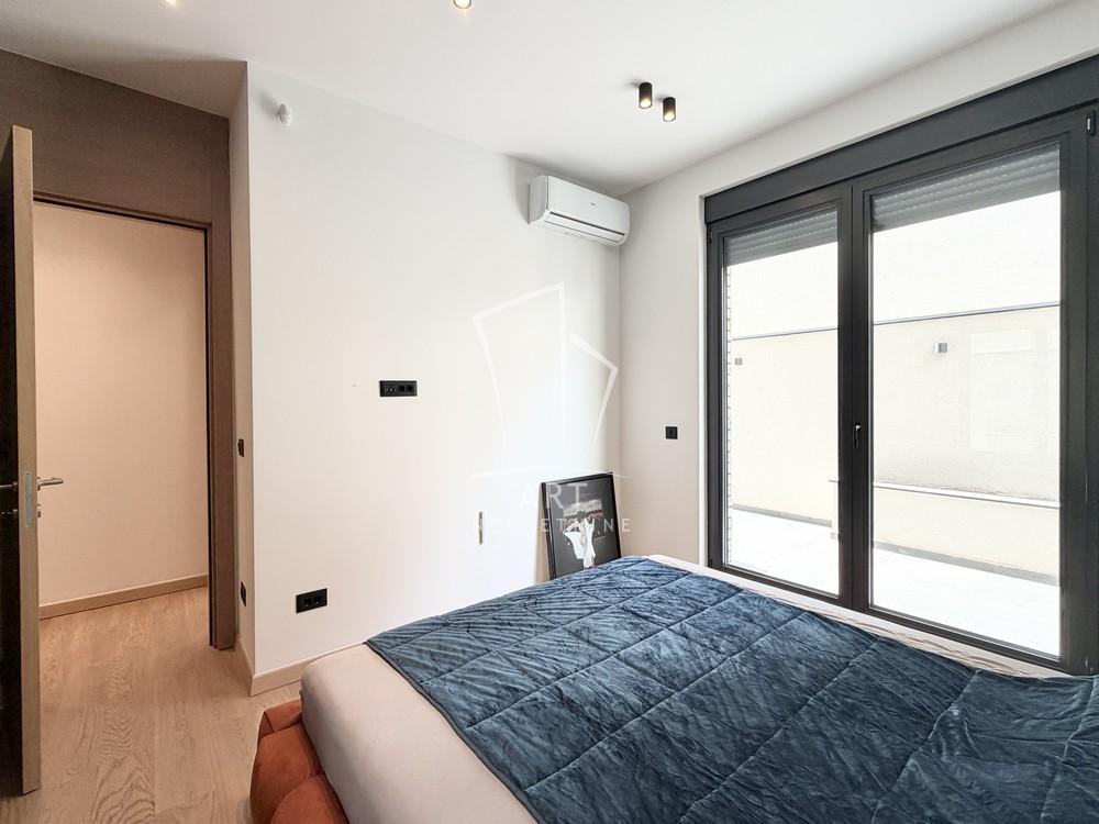 Stan na prodaju u Beogradu, Pašino brdo, trosoban, 54m2, cena 330000 evra