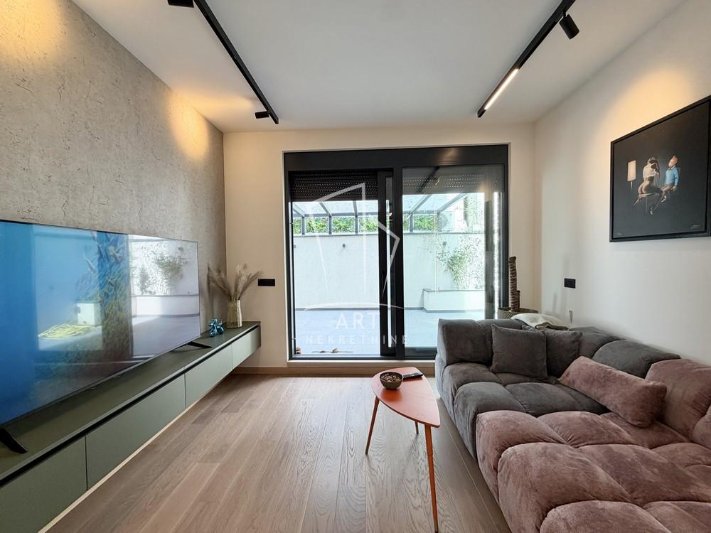 Stan na prodaju u Beogradu, Pašino brdo, trosoban, 54m2, cena 330000 evra