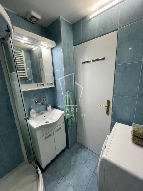 Stan na prodaju u Beogradu, Karaburma, dvoiposoban, 42m2, cena 120000 evra