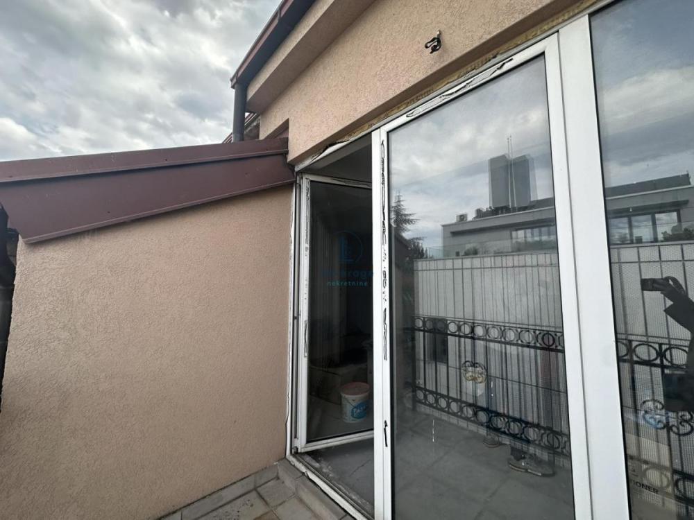 Stan na prodaju u Beogradu, Voždovac, cetvorosoban, 108m2, cena 275000 evra