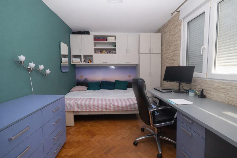 Stan na prodaju u Beogradu, Karaburma, dvosoban, 54m2, cena 160000 evra