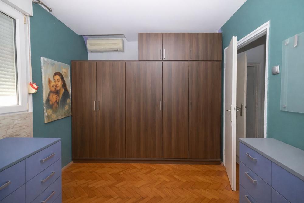 Stan na prodaju u Beogradu, Karaburma, dvosoban, 54m2, cena 160000 evra