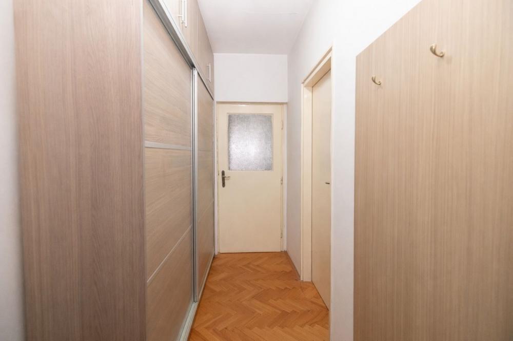 Stan na prodaju u Beogradu, Karaburma, dvosoban, 54m2, cena 160000 evra