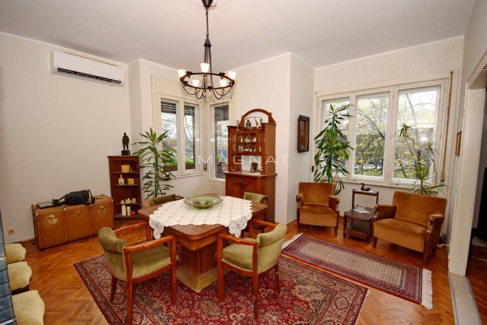 Stan na prodaju u Beogradu, Novi Beograd blok 11 (Hotel Jugoslavija), cetvorosoban, 130m2, cena 450000 evra