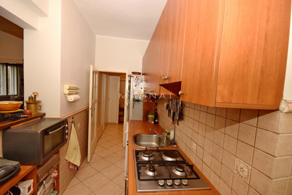 Stan na prodaju u Beogradu, Novi Beograd blok 11 (Hotel Jugoslavija), cetvorosoban, 130m2, cena 450000 evra