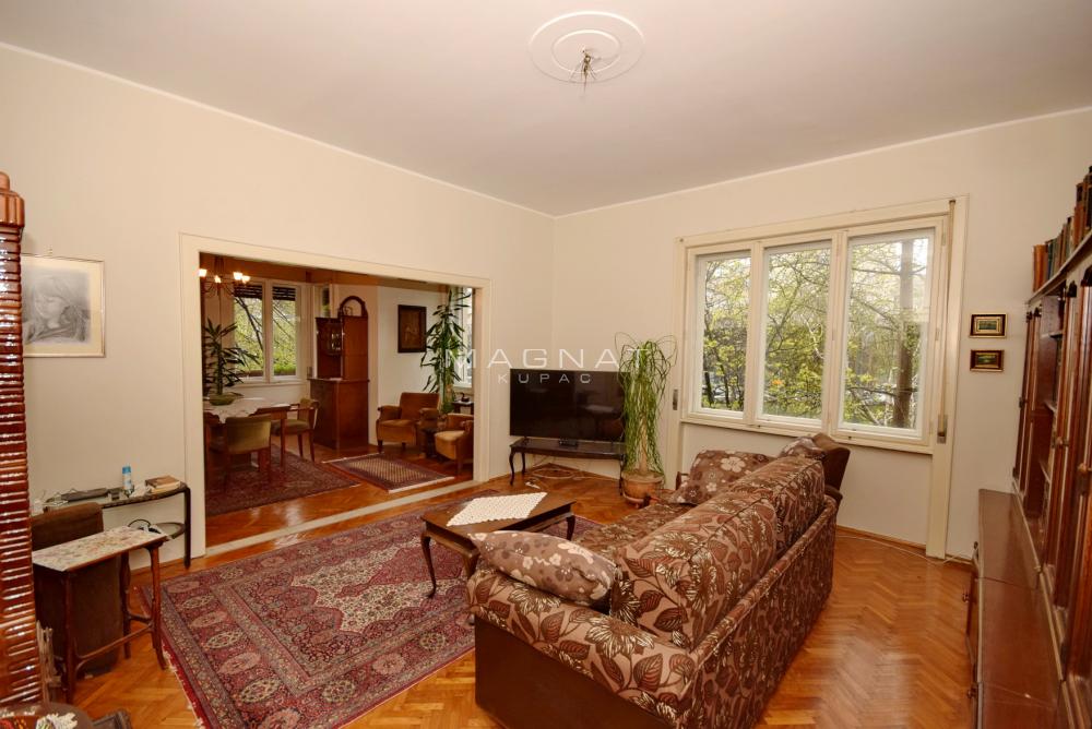 Stan na prodaju u Beogradu, Novi Beograd blok 11 (Hotel Jugoslavija), cetvorosoban, 130m2, cena 450000 evra